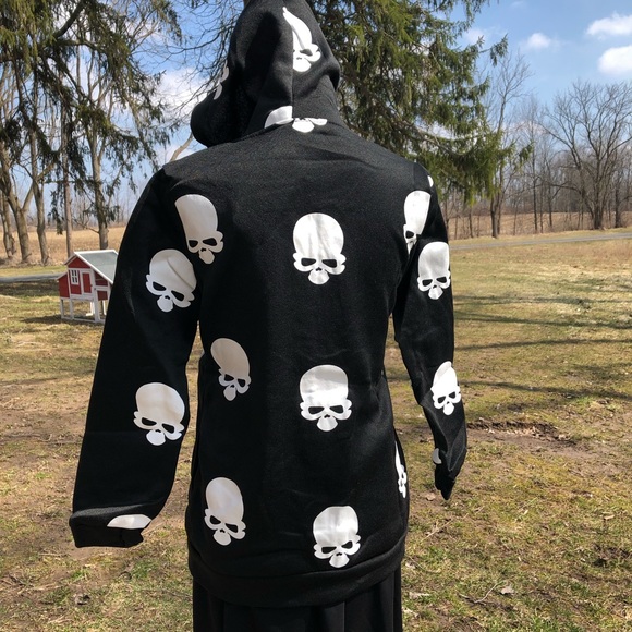 Skull Hoodie - Picture 2 of 5